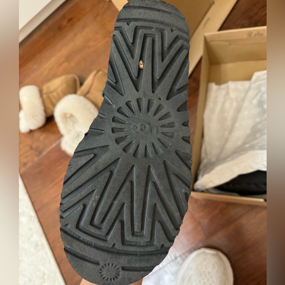 UGG Classic Short II (Black) - Picture 6 of 6